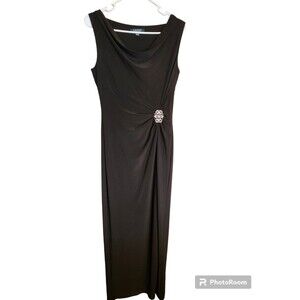 Lauren Ralph Lauren Size 6 Black Gown With Brooch Stretchy Formal